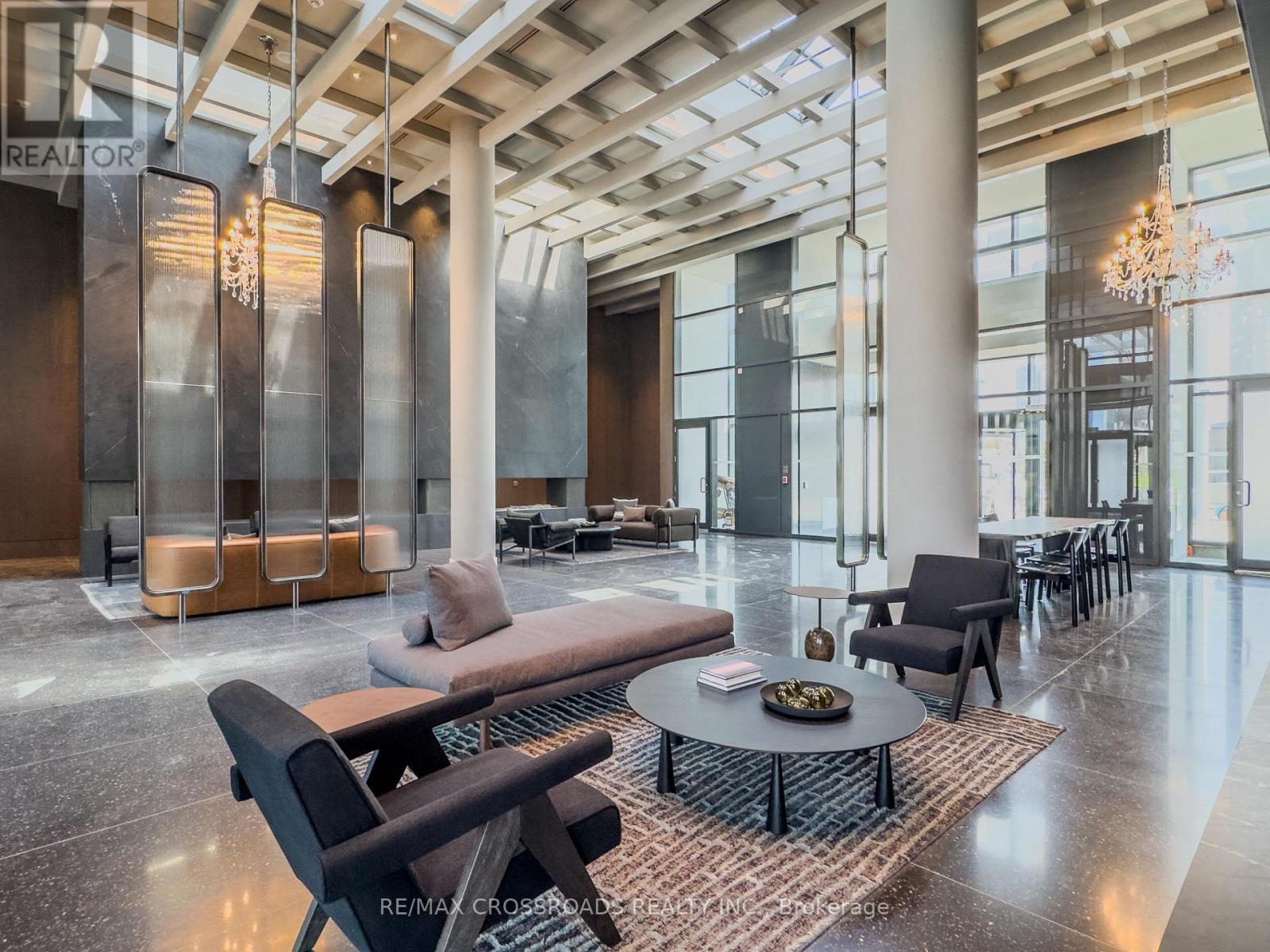 3908 - 8 Interchange Way, Vaughan (Vaughan Corporate Centre), Ontario  L4K 5Z7 - Photo 4 - N12629690