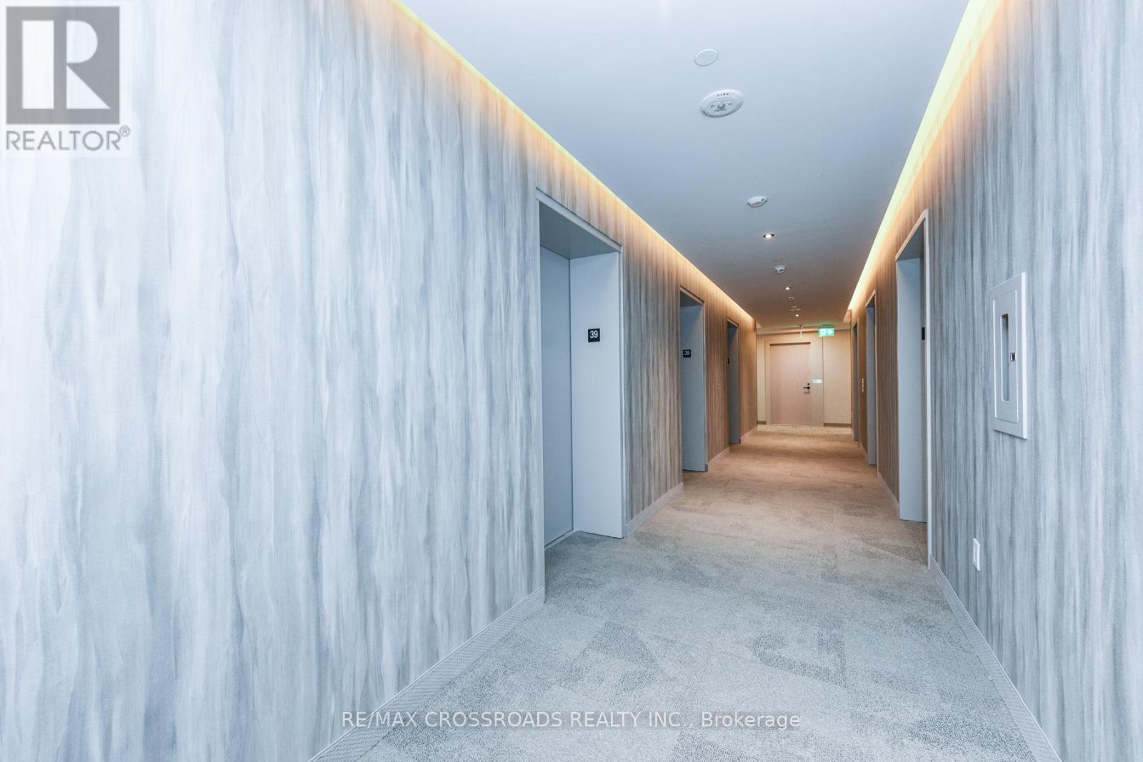 3908 - 8 Interchange Way, Vaughan (Vaughan Corporate Centre), Ontario  L4K 5Z7 - Photo 6 - N12629690