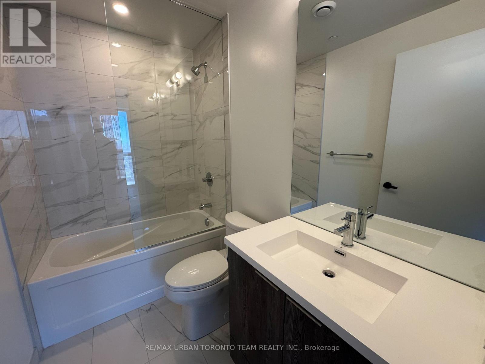 4007 - 8 Interchange Way, Vaughan (Vaughan Corporate Centre), Ontario  L4K 5Z7 - Photo 14 - N12629748