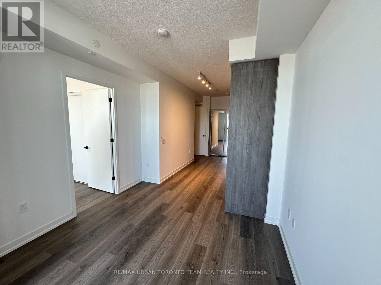 4007 - 8 Interchange Way, Vaughan (Vaughan Corporate Centre), Ontario  L4K 5Z7 - Photo 3 - N12629748