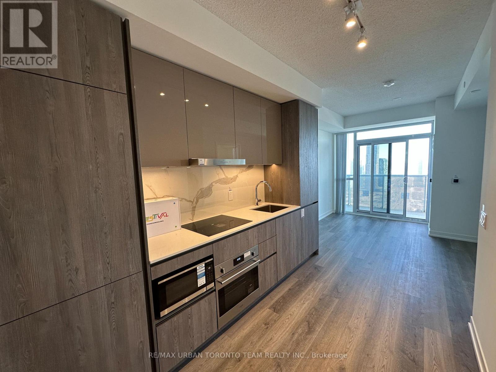 4007 - 8 Interchange Way, Vaughan (Vaughan Corporate Centre), Ontario  L4K 5Z7 - Photo 7 - N12629748