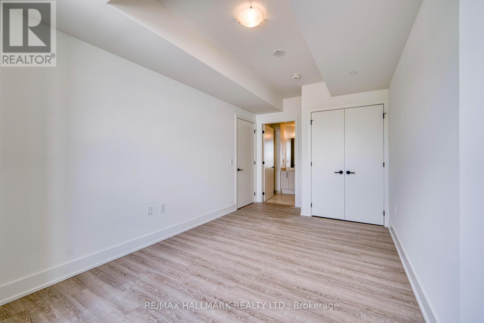 247 - 2075 King Road, King, Ontario  L7B 0R6 - Photo 12 - N12629756