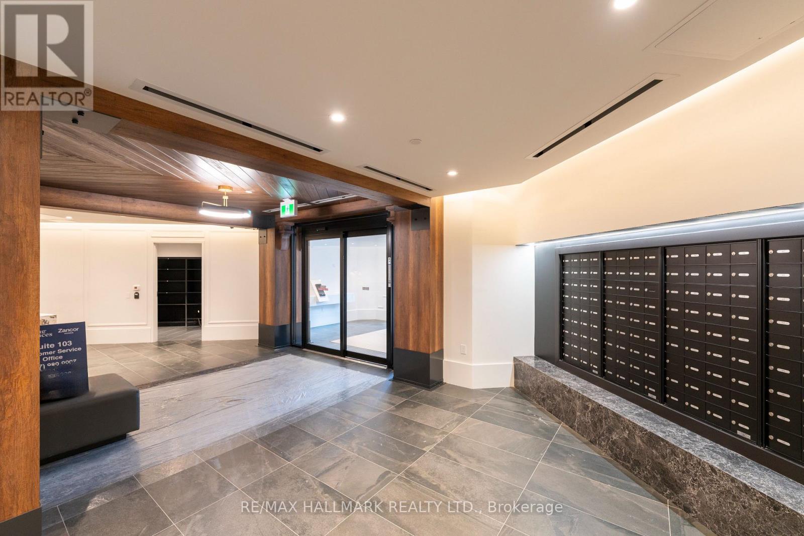 247 - 2075 King Road, King, Ontario  L7B 0R6 - Photo 2 - N12629756