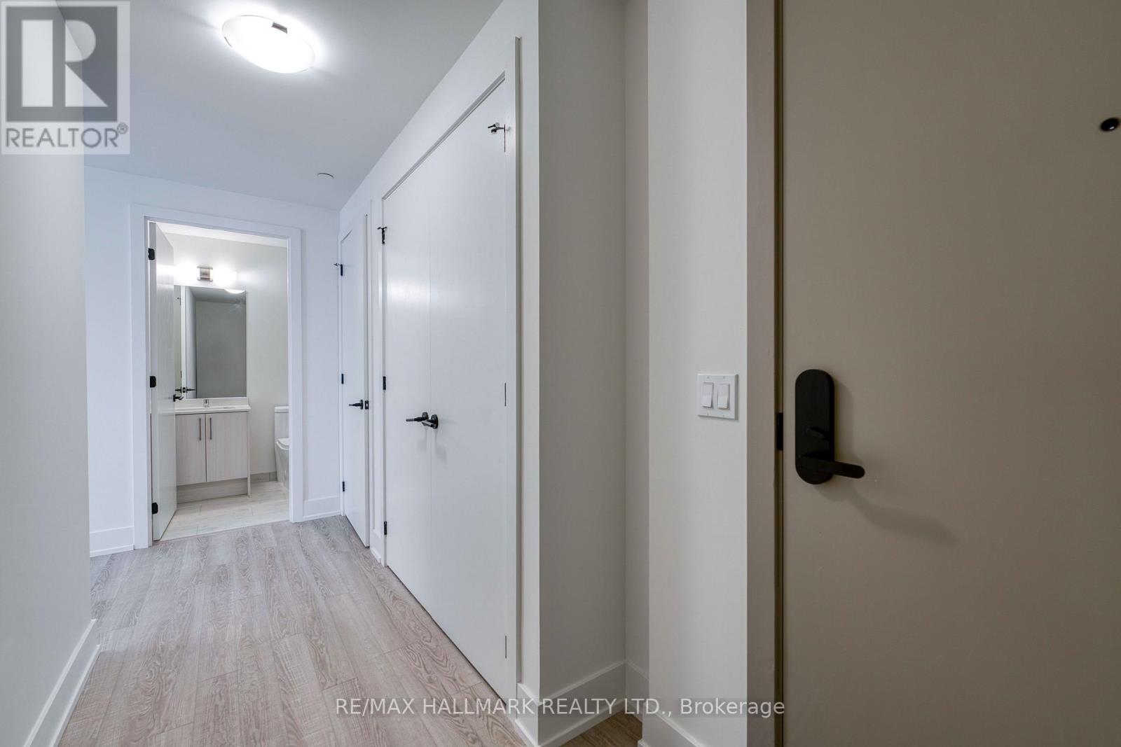 247 - 2075 King Road, King, Ontario  L7B 0R6 - Photo 3 - N12629756