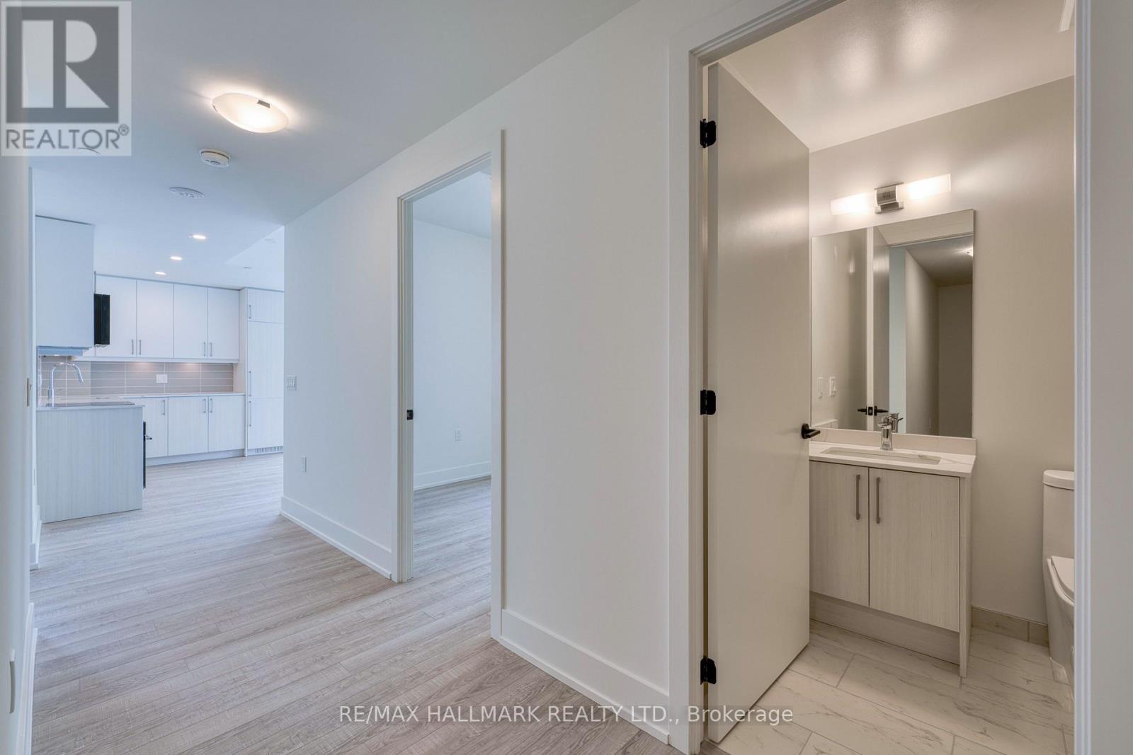 247 - 2075 King Road, King, Ontario  L7B 0R6 - Photo 4 - N12629756