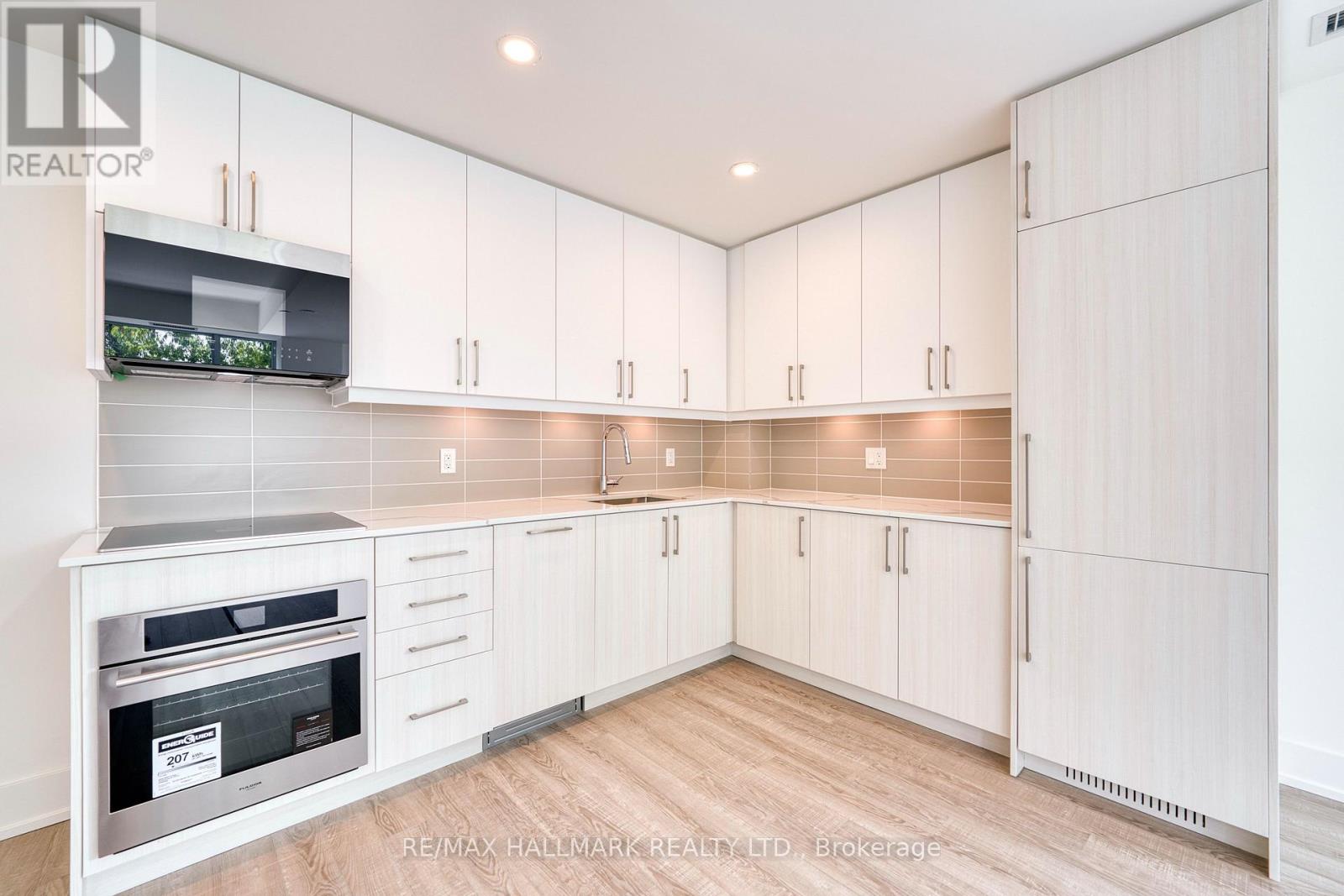 247 - 2075 King Road, King, Ontario  L7B 0R6 - Photo 9 - N12629756