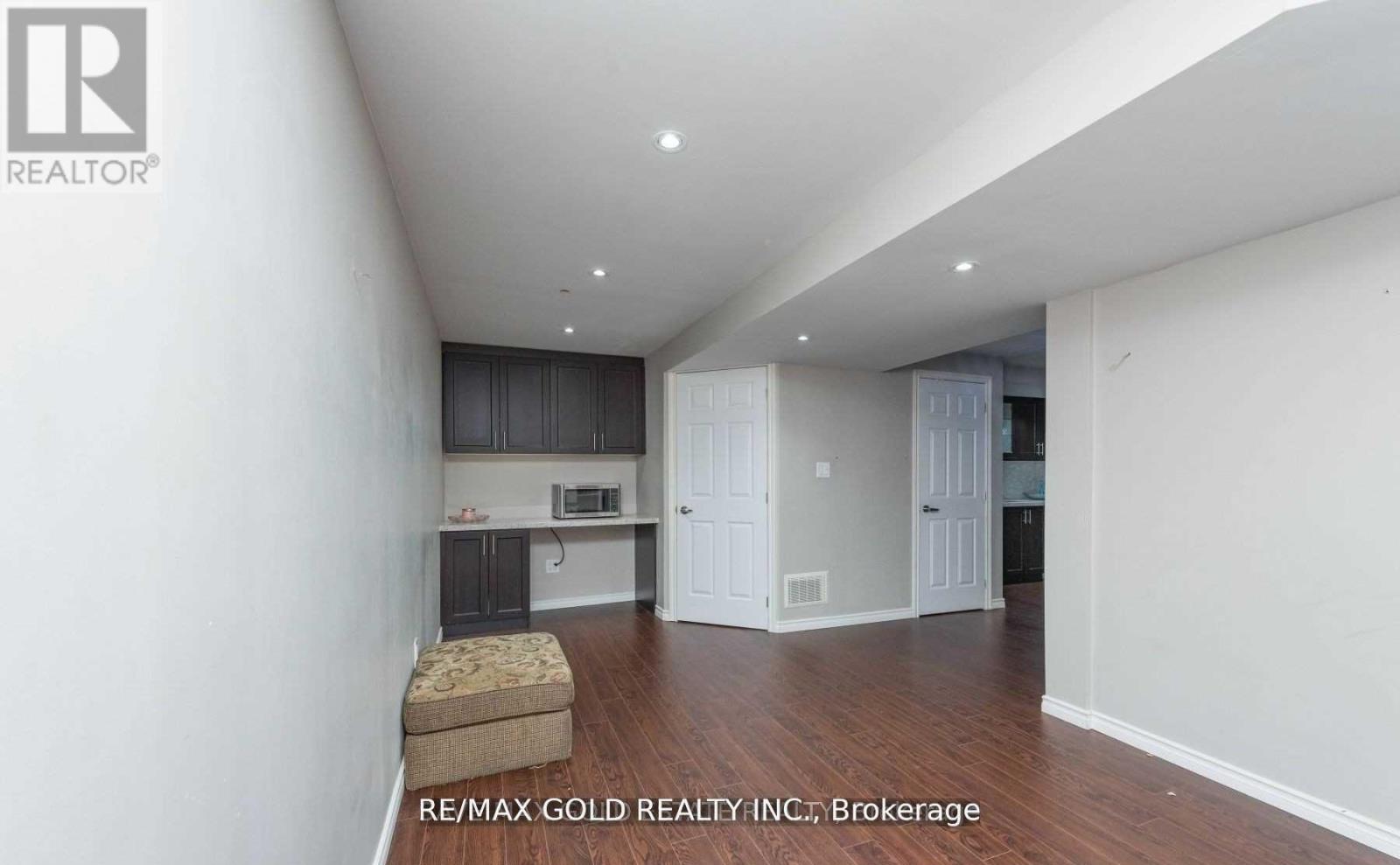 812 Herman Way, Milton, Ontario L9T 2C9 - Photo 11 - W12479496