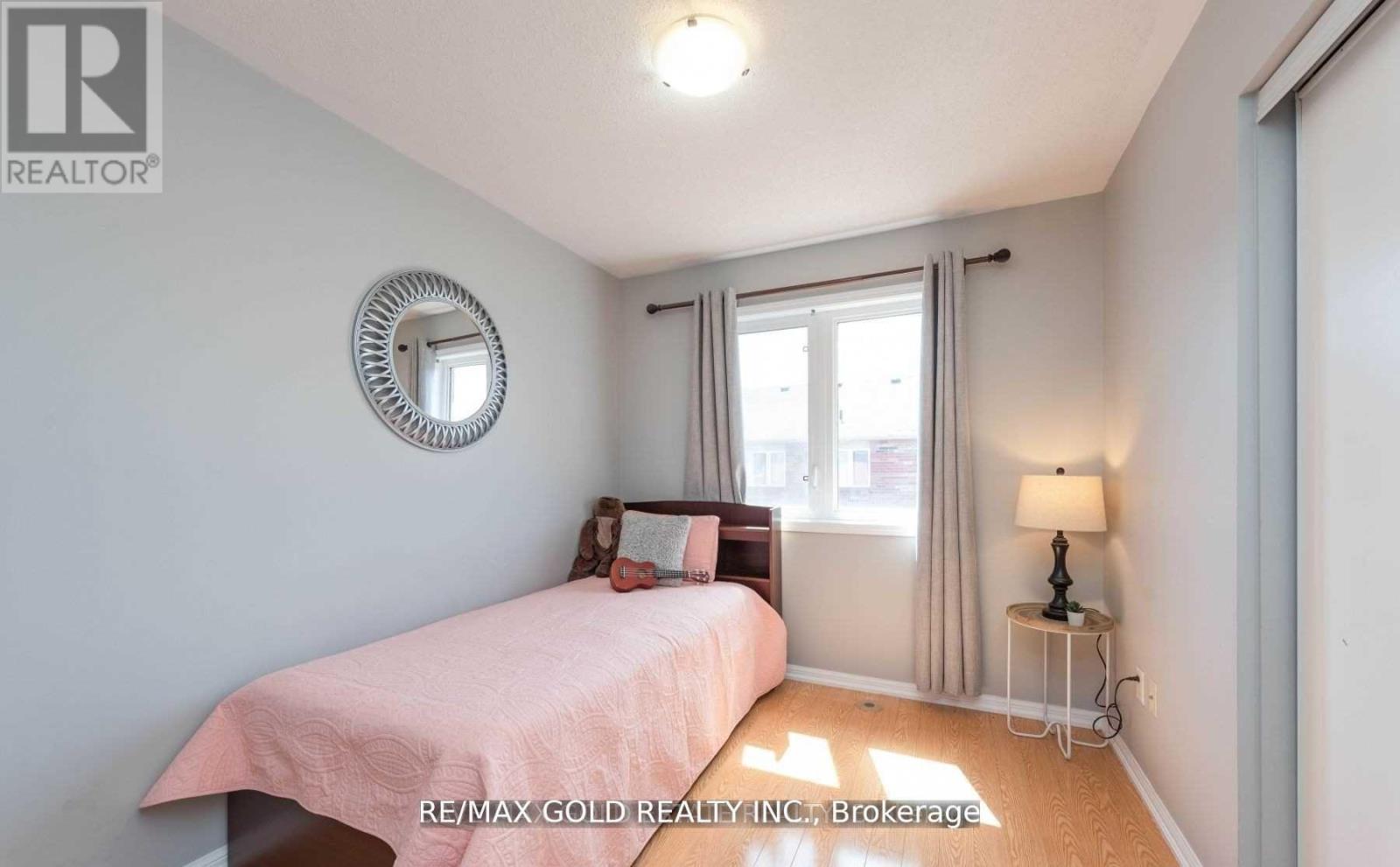 812 Herman Way, Milton, Ontario L9T 2C9 - Photo 13 - W12479496