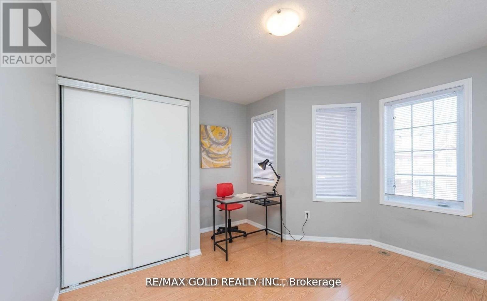 812 Herman Way, Milton, Ontario L9T 2C9 - Photo 16 - W12479496