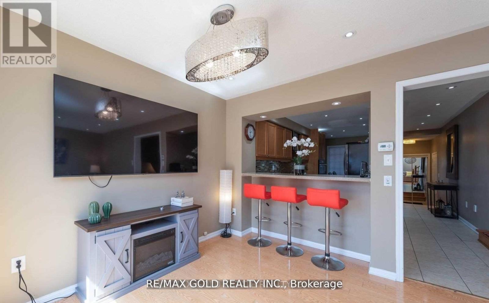 812 Herman Way, Milton, Ontario L9T 2C9 - Photo 6 - W12479496