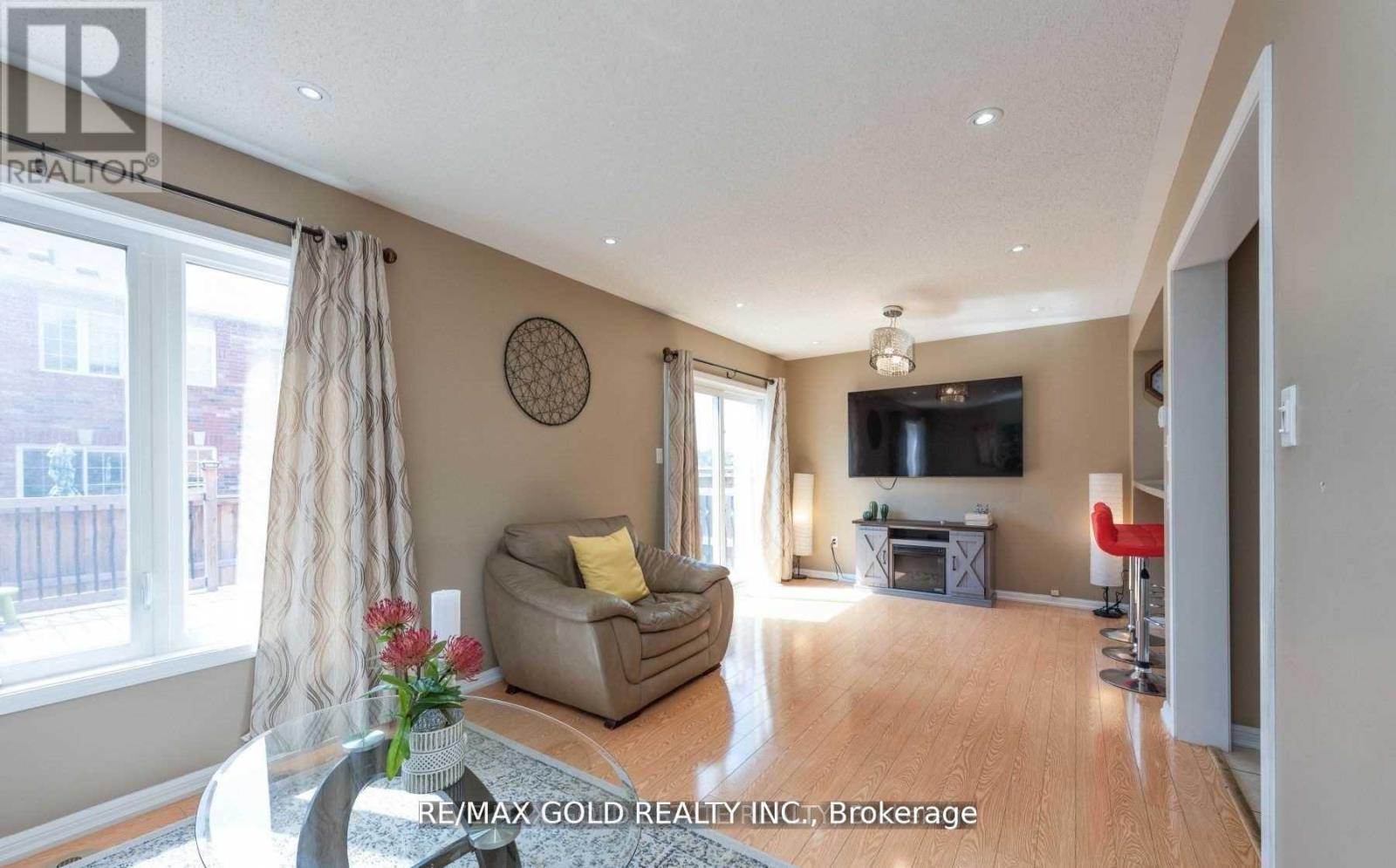 812 Herman Way, Milton, Ontario L9T 2C9 - Photo 8 - W12479496