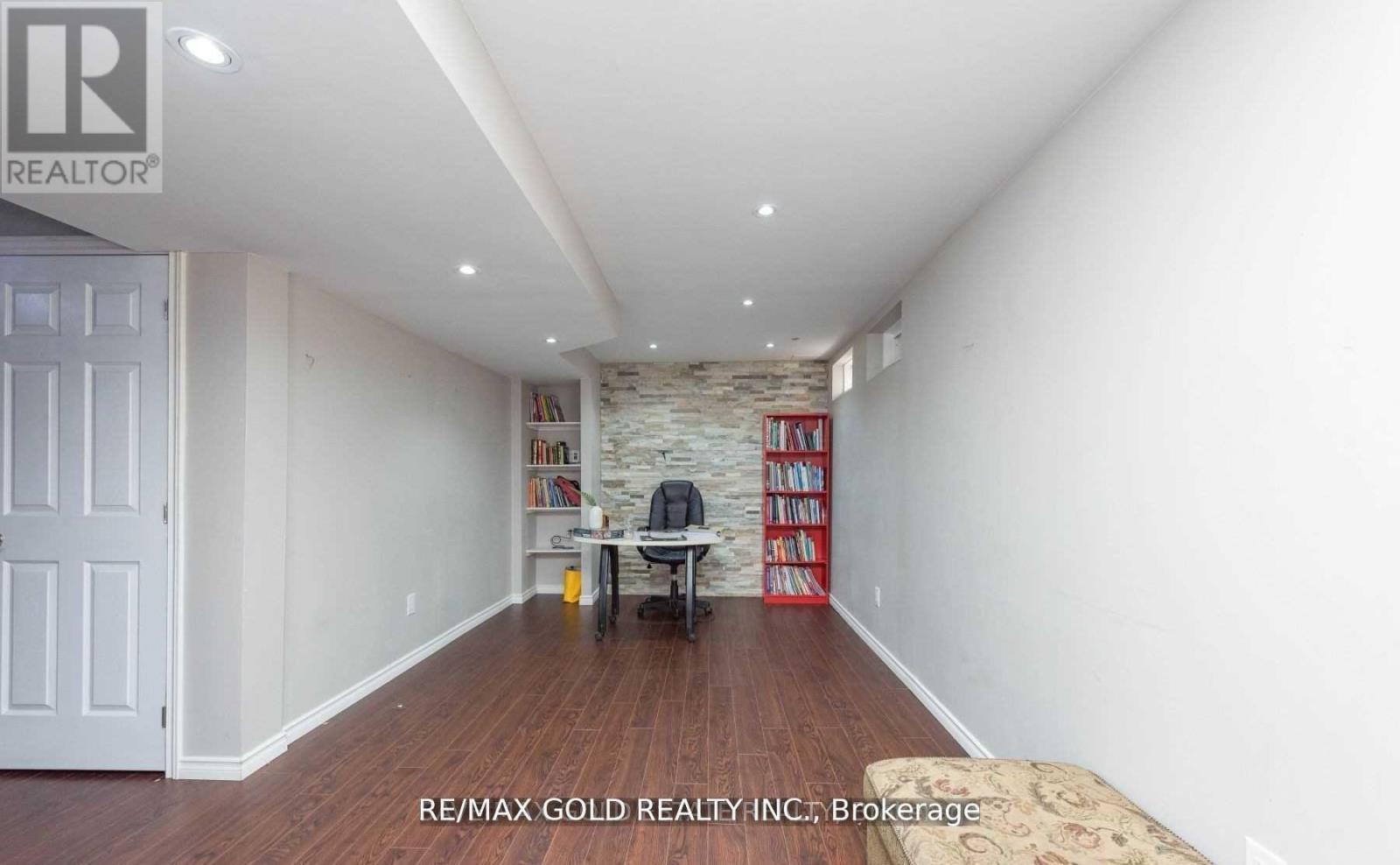 812 Herman Way, Milton, Ontario L9T 2C9 - Photo 9 - W12479496