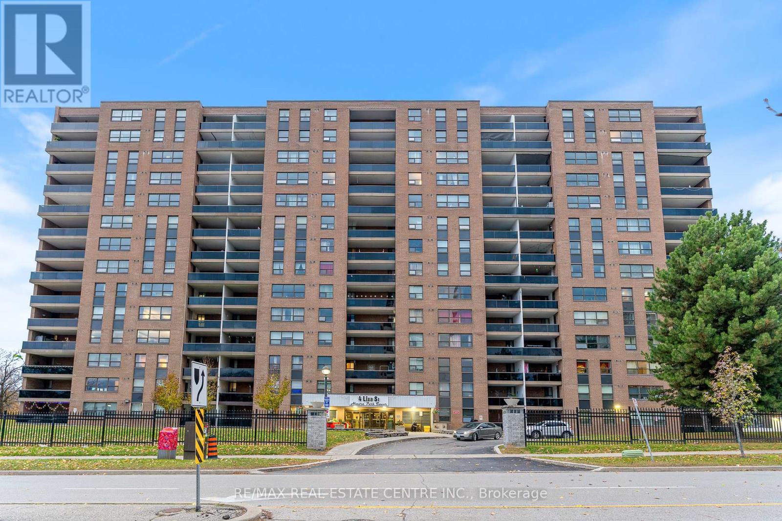 404 - 4 LISA STREET, Brampton, Ontario