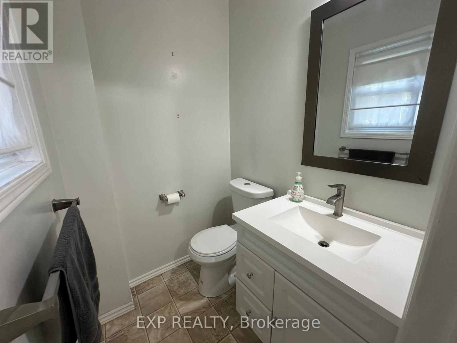 557 College Avenue, Orangeville, Ontario  L9W 4S3 - Photo 8 - W12629668