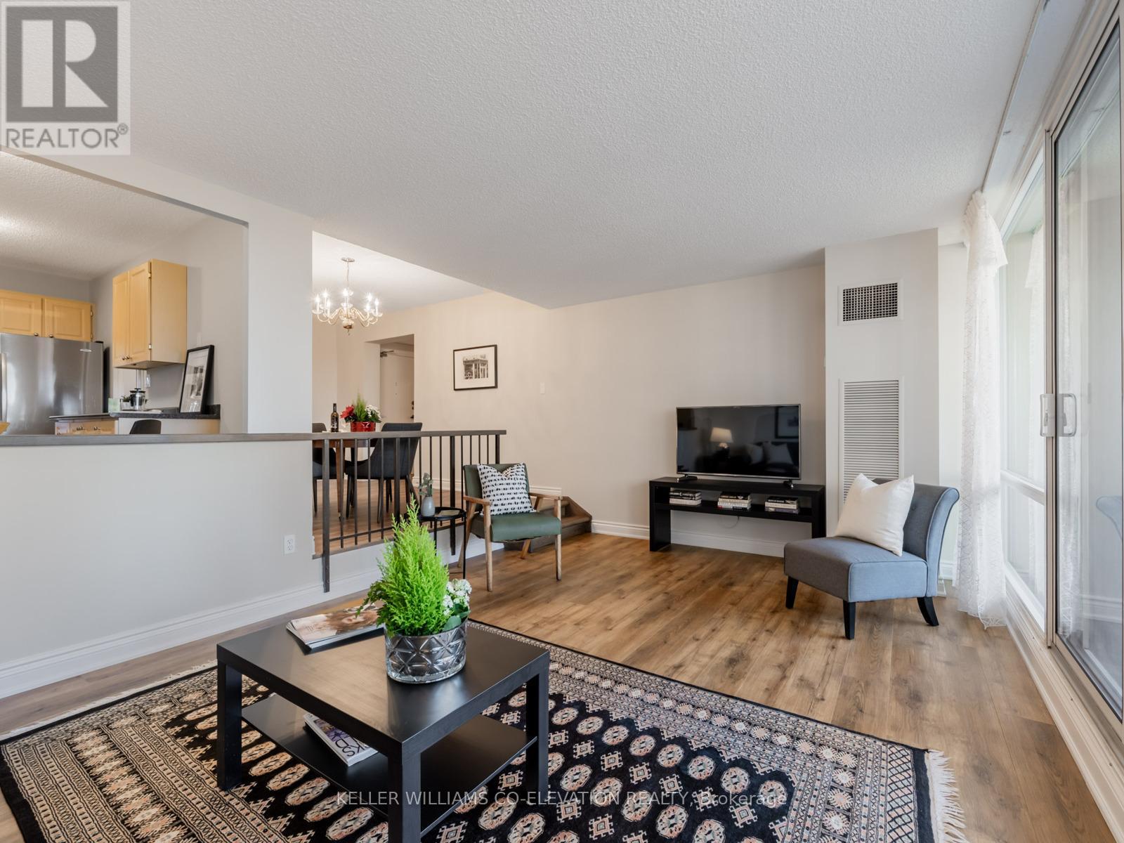 709 - 240 Scarlett Road, Toronto (Rockcliffe-Smythe), Ontario  M6N 4X4 - Photo 10 - W12629676