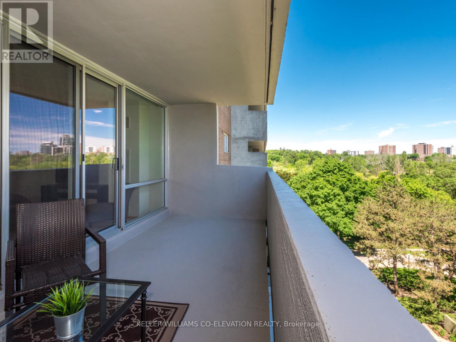 709 - 240 Scarlett Road, Toronto (Rockcliffe-Smythe), Ontario  M6N 4X4 - Photo 13 - W12629676