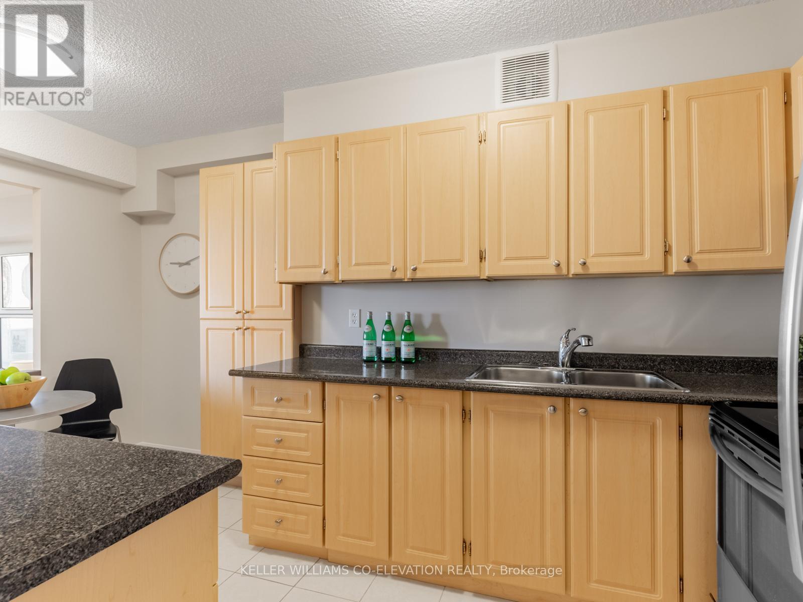 709 - 240 Scarlett Road, Toronto (Rockcliffe-Smythe), Ontario  M6N 4X4 - Photo 17 - W12629676