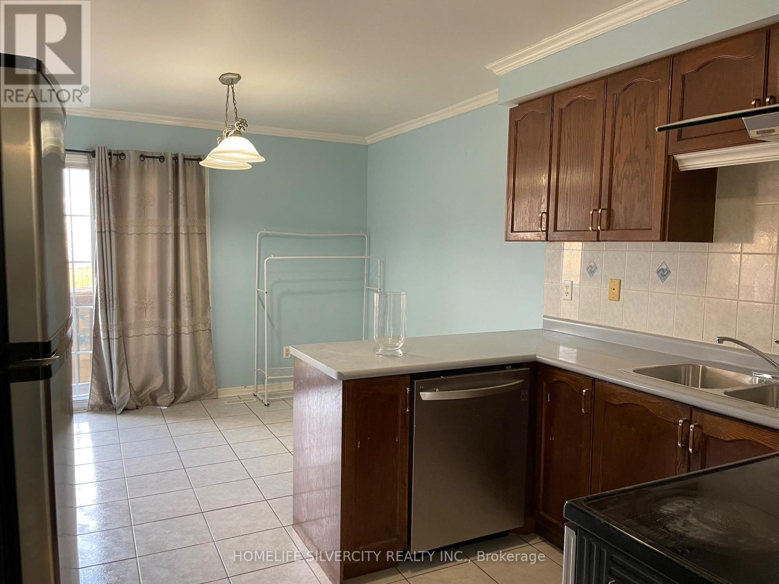 51 Morningmist Street, Brampton, Ontario  L6R 2A6 - Photo 11 - W12629686