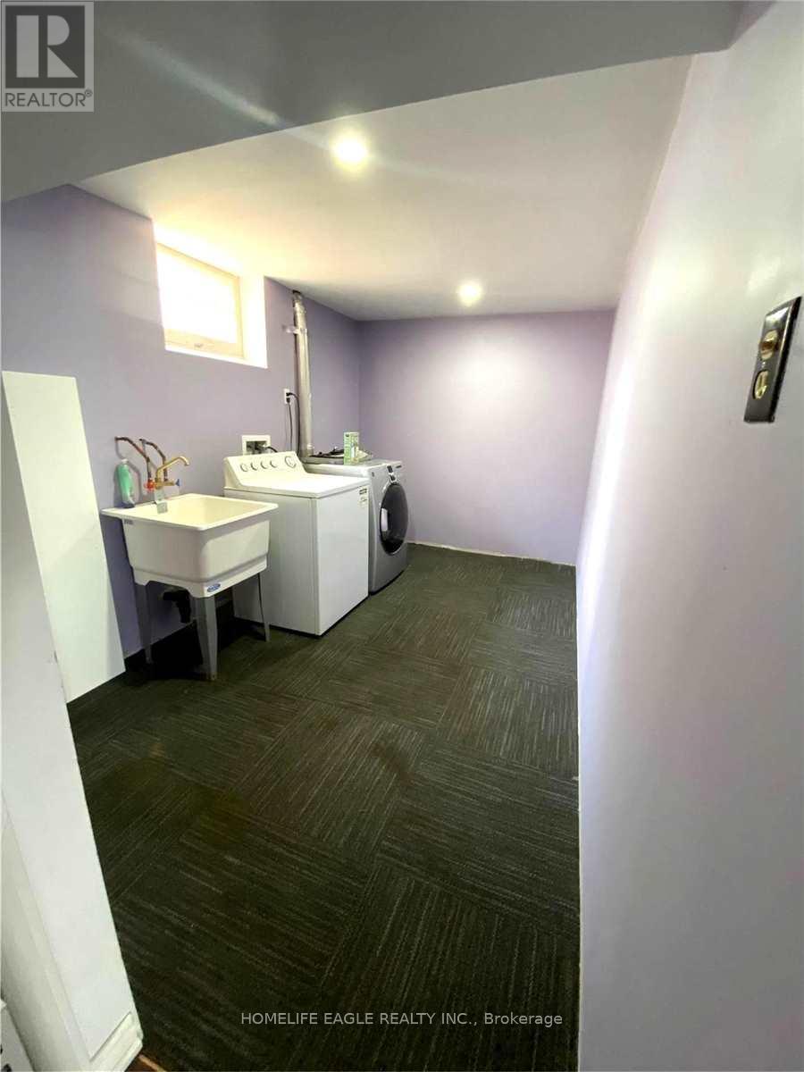 1024 Ogden Avenue, Mississauga, Ontario  L5E 2G5 - Photo 13 - W12629726