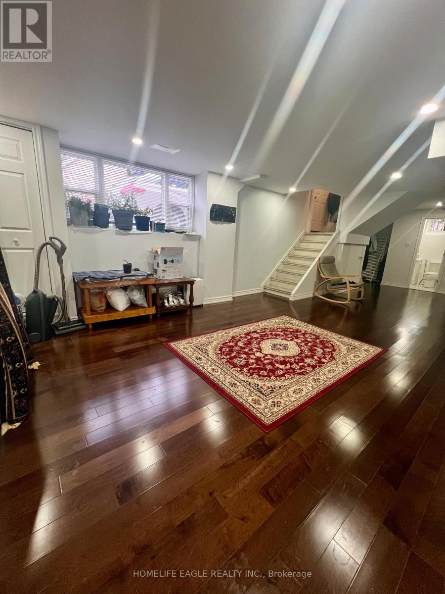 1024 Ogden Avenue, Mississauga, Ontario  L5E 2G5 - Photo 7 - W12629726