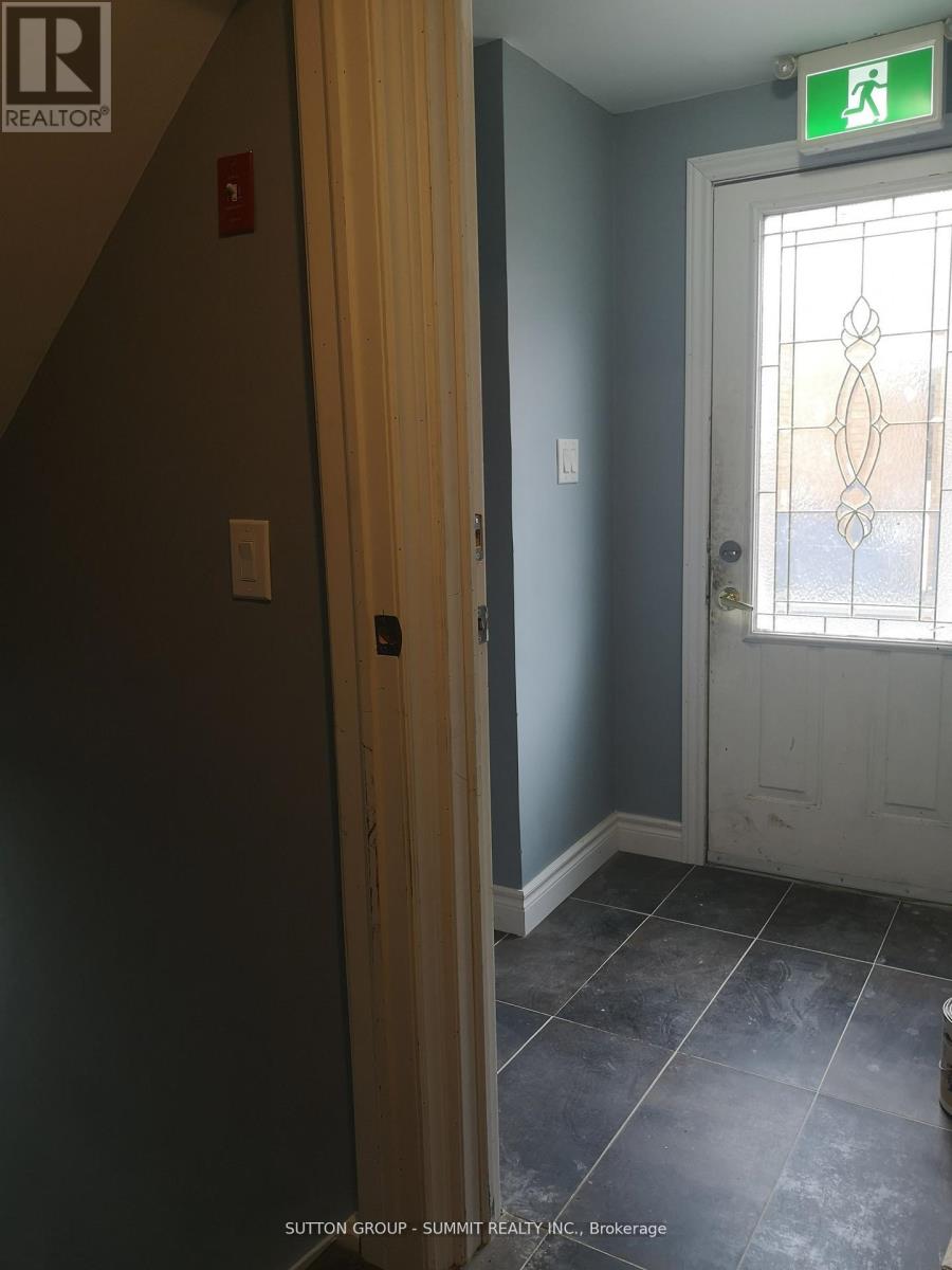 Lower Level - 46 Sharon Court, Brampton (Brampton East), Ontario  L6W 3B7 - Photo 2 - W12629770