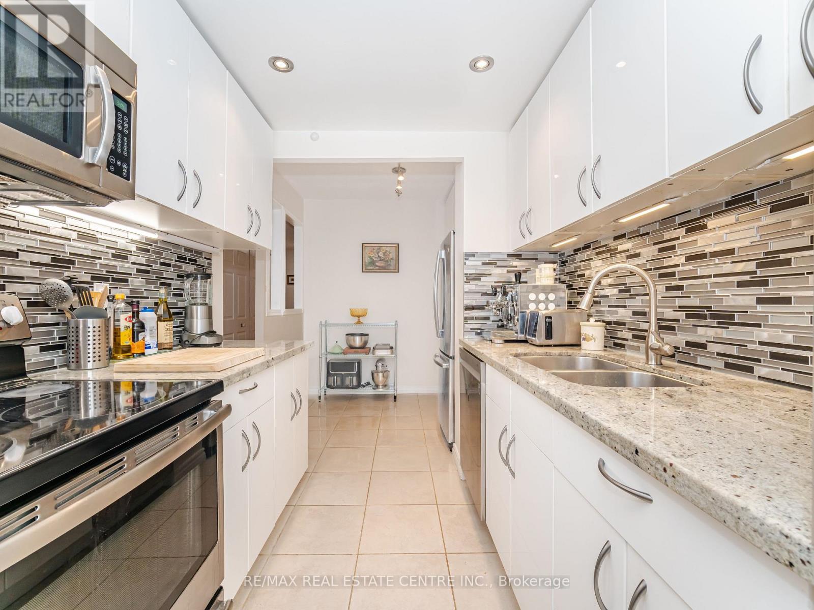 1510 - 812 Burnhamthorpe Rd W. Road, Toronto, Ontario  M9C 4W1 - Photo 14 - W12629772