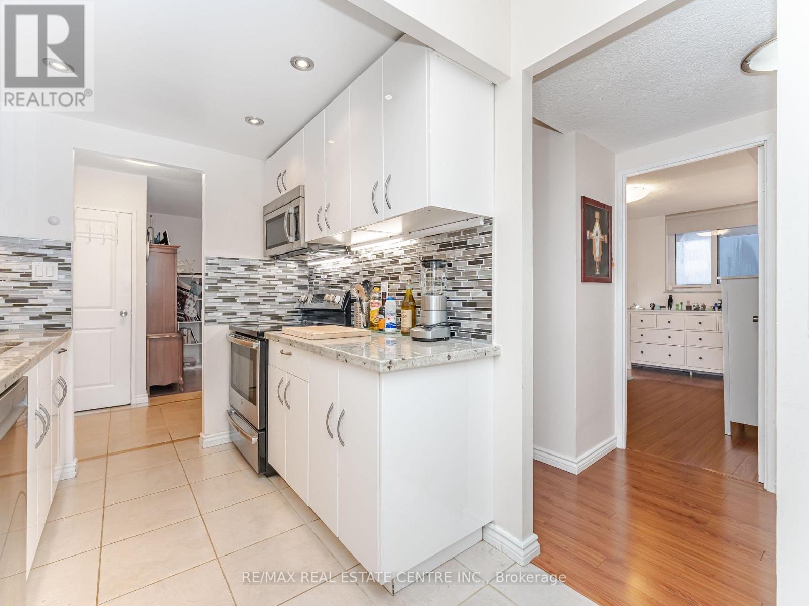 1510 - 812 Burnhamthorpe Rd W. Road, Toronto, Ontario  M9C 4W1 - Photo 17 - W12629772