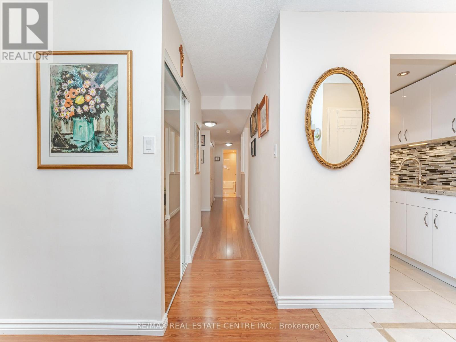 1510 - 812 Burnhamthorpe Rd W. Road, Toronto, Ontario  M9C 4W1 - Photo 18 - W12629772