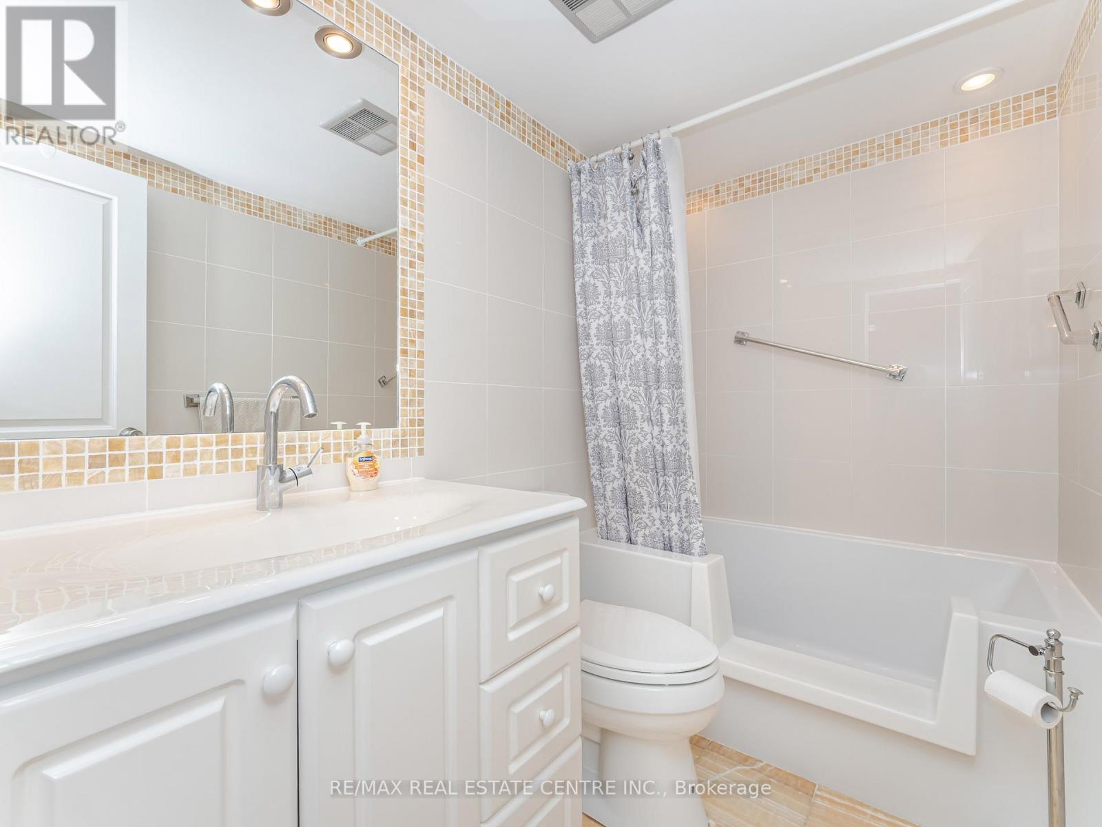 1510 - 812 Burnhamthorpe Rd W. Road, Toronto, Ontario  M9C 4W1 - Photo 19 - W12629772