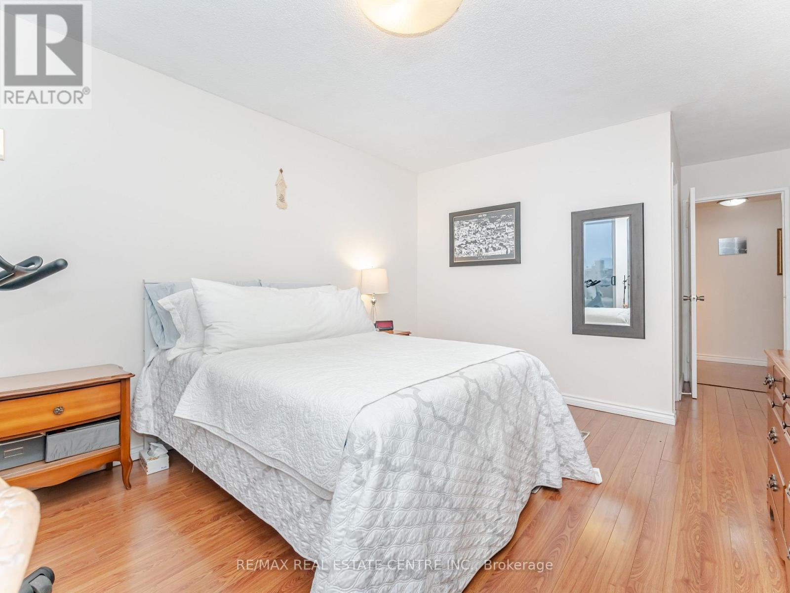 1510 - 812 Burnhamthorpe Rd W. Road, Toronto, Ontario  M9C 4W1 - Photo 21 - W12629772