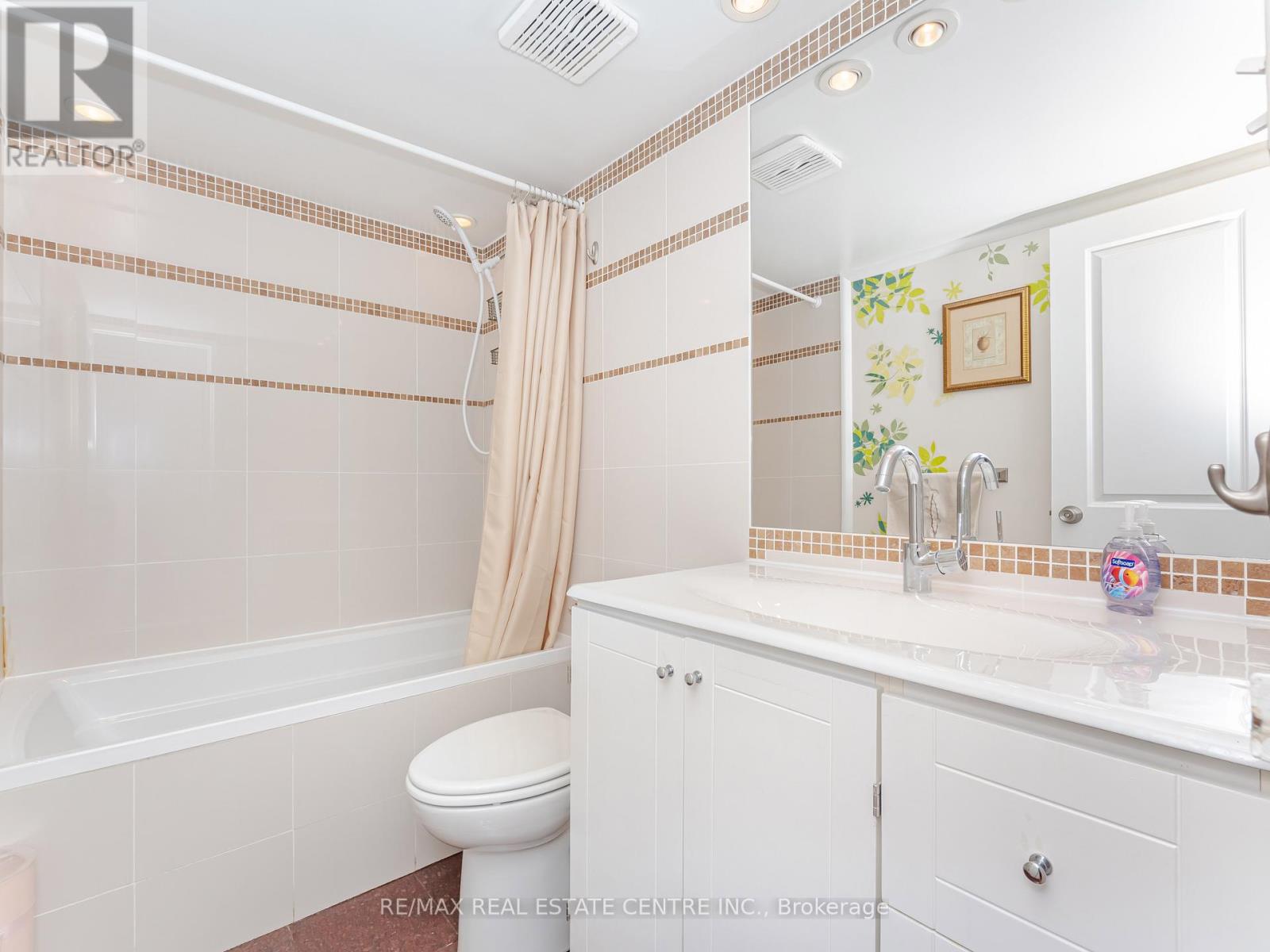 1510 - 812 Burnhamthorpe Rd W. Road, Toronto, Ontario  M9C 4W1 - Photo 25 - W12629772