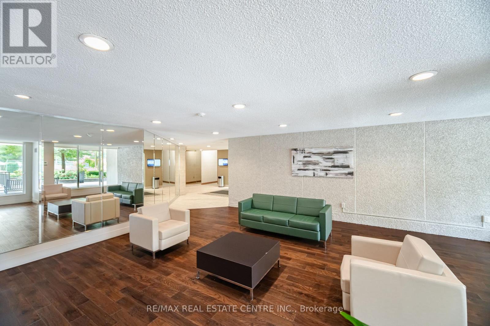 1510 - 812 Burnhamthorpe Rd W. Road, Toronto, Ontario  M9C 4W1 - Photo 5 - W12629772