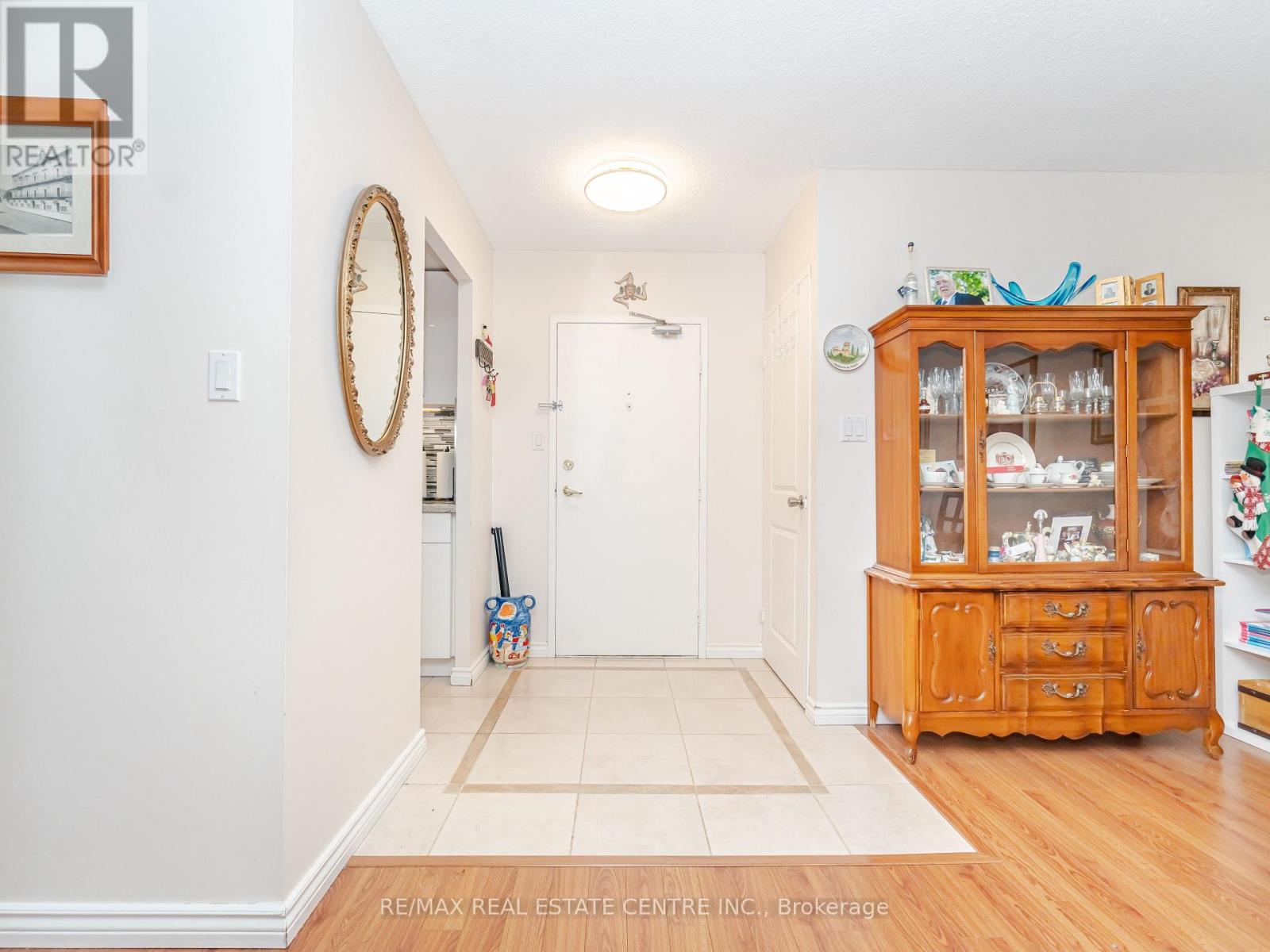 1510 - 812 Burnhamthorpe Rd W. Road, Toronto, Ontario  M9C 4W1 - Photo 7 - W12629772