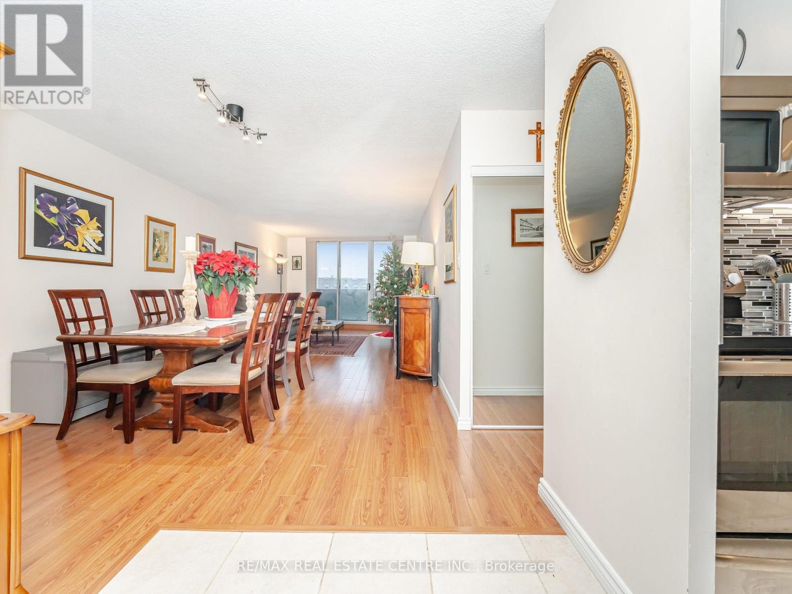 1510 - 812 Burnhamthorpe Rd W. Road, Toronto, Ontario  M9C 4W1 - Photo 8 - W12629772