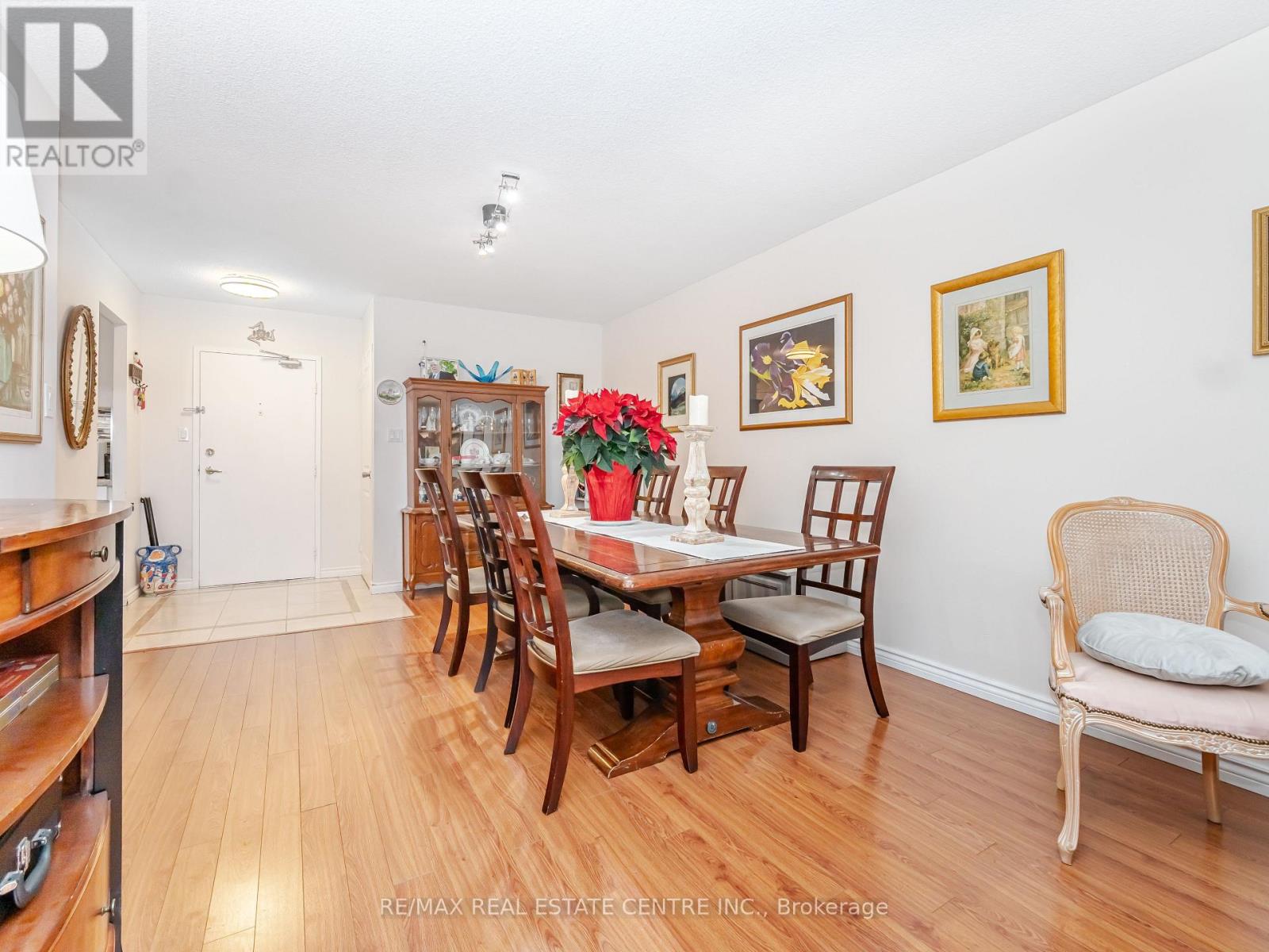 1510 - 812 Burnhamthorpe Rd W. Road, Toronto, Ontario  M9C 4W1 - Photo 9 - W12629772