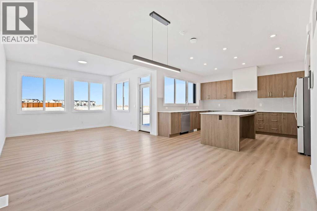 409 Corner Glen Way NE, Calgary, Alberta