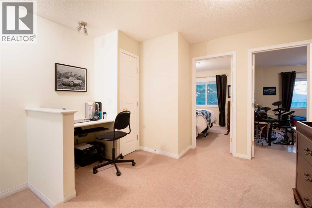 24 Hidden Creek Rise Nw, Calgary, Alberta  T3A 6L5 - Photo 16 - A2269916