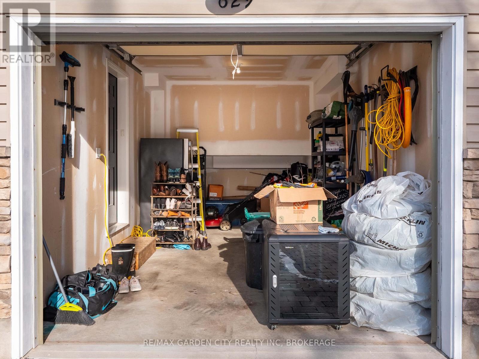 629 Broadway Avenue, Welland, Ontario L3C 5M6 - Photo 24 - X12615346