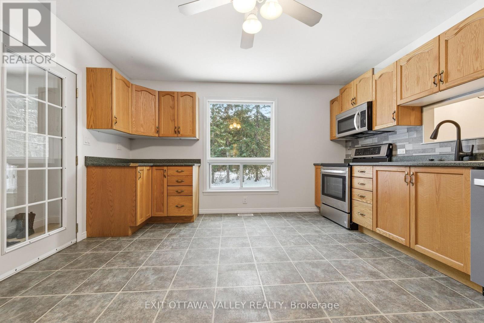 1251 Wylie Road, Laurentian Hills, Ontario  K0J 1P0 - Photo 17 - X12629844