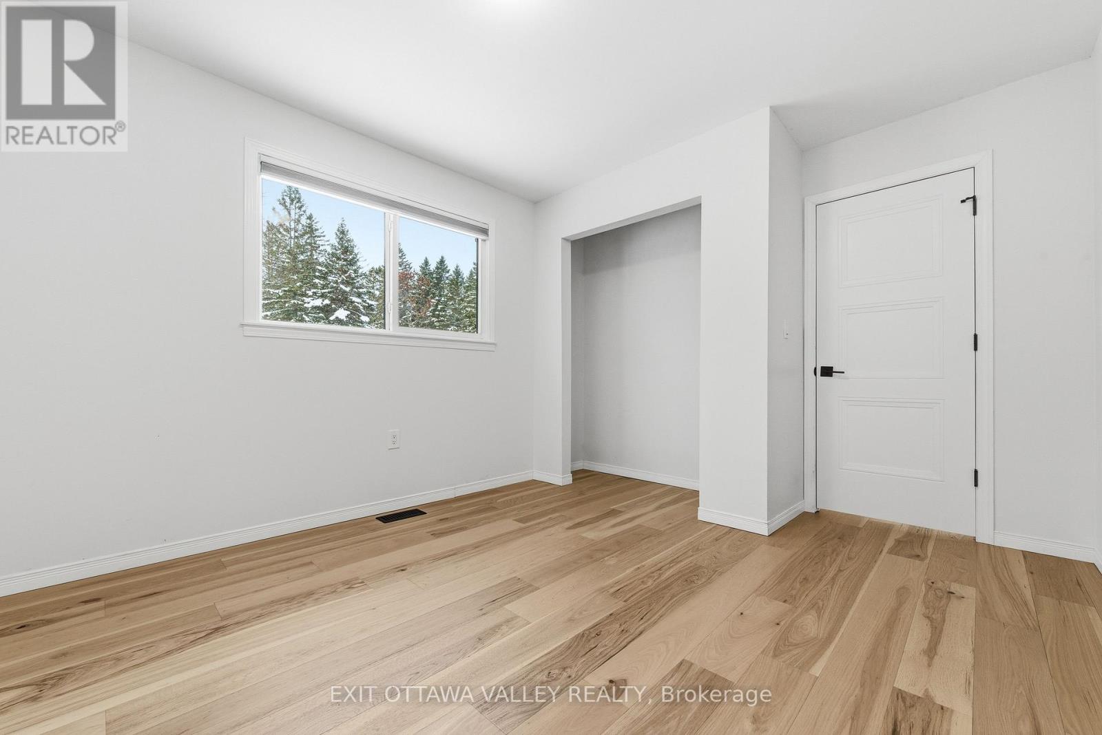 1251 Wylie Road, Laurentian Hills, Ontario  K0J 1P0 - Photo 9 - X12629844