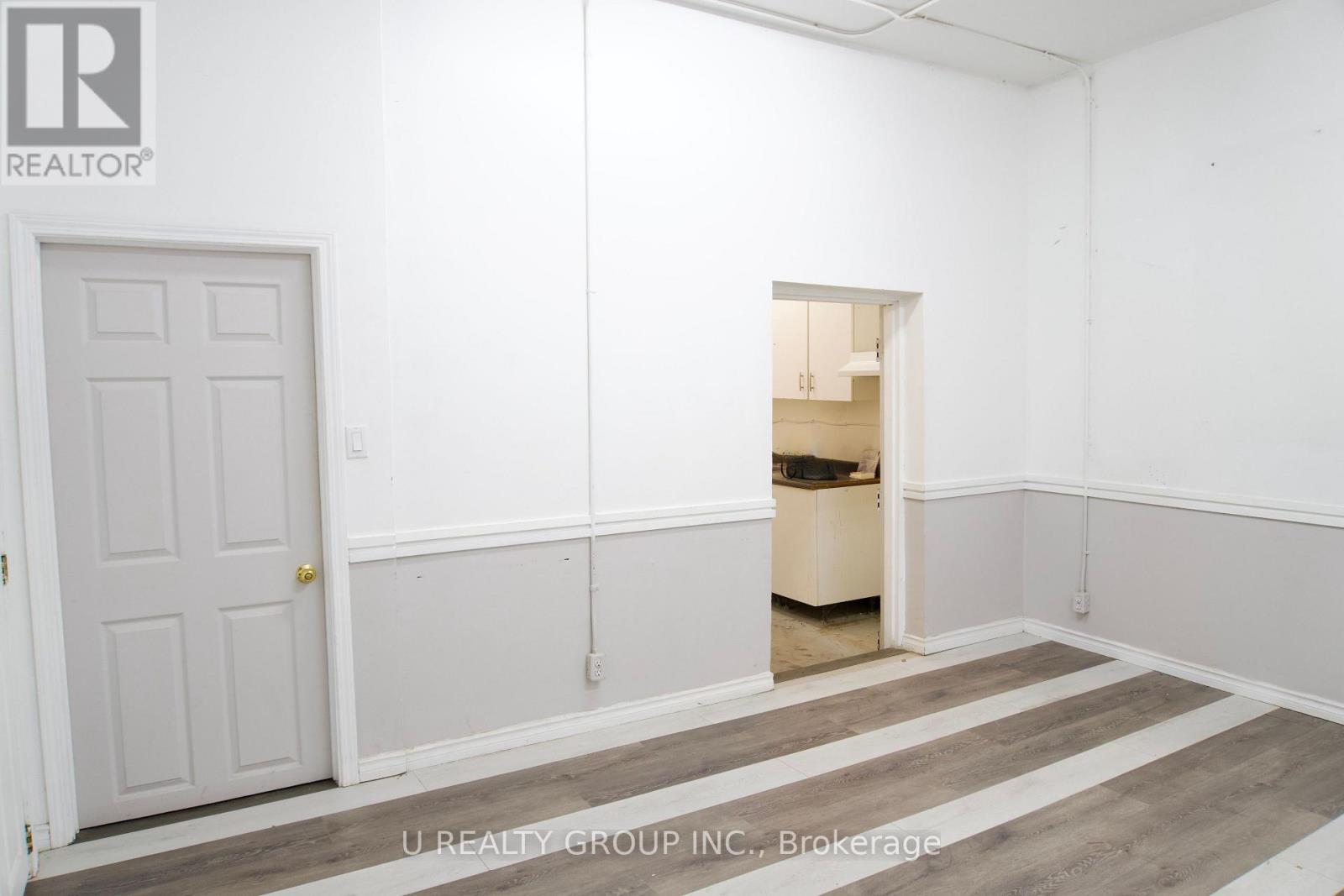 94 B Montreal Road, Ottawa, Ontario  K1L 6E6 - Photo 3 - X12629852