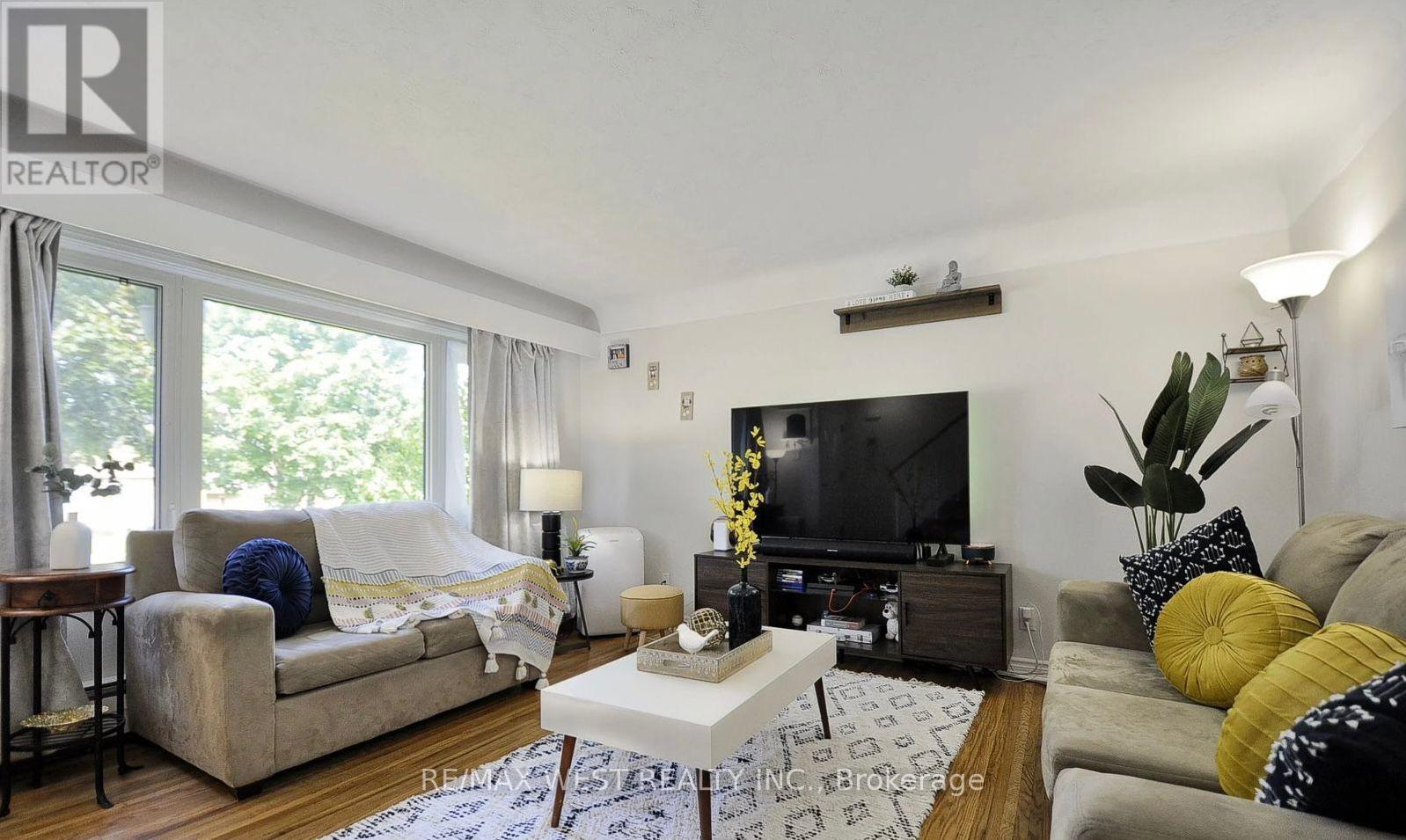 442 Highland Road E, Kitchener, Ontario  N2M 3W7 - Photo 4 - X12629654