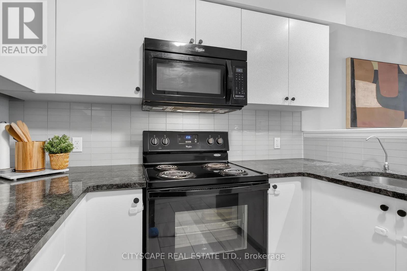 4 Nathan Court, Cambridge, Ontario  N1P 0B2 - Photo 2 - X12629688