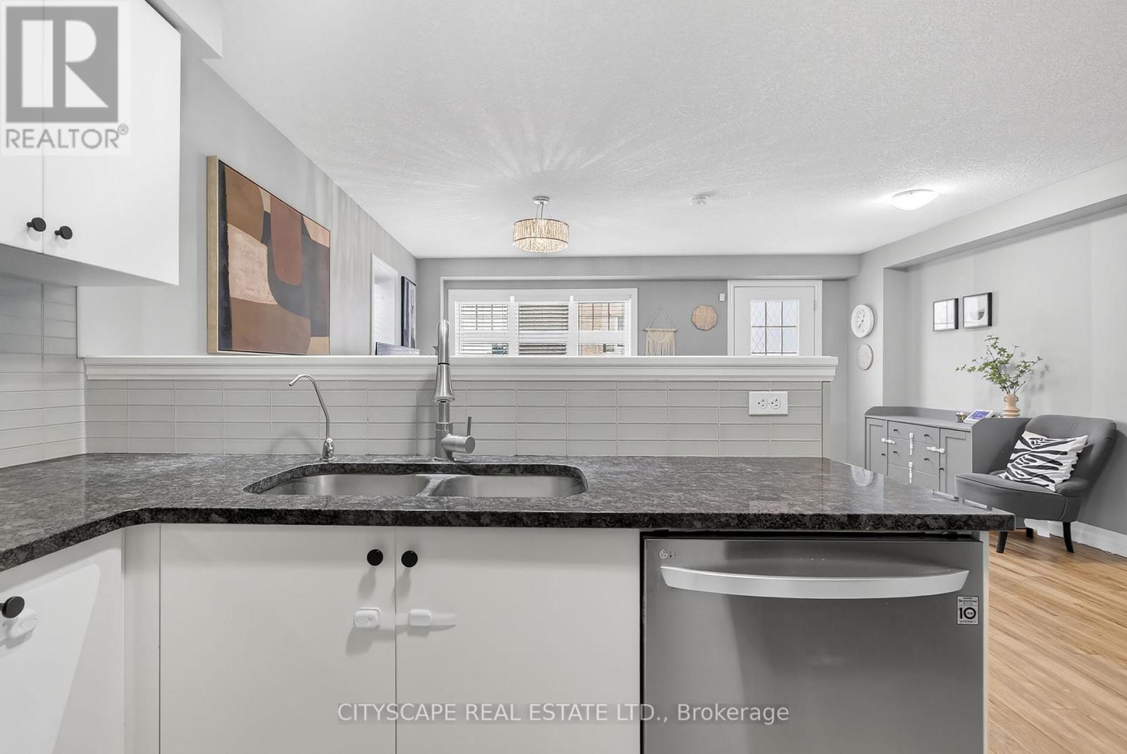 4 Nathan Court, Cambridge, Ontario  N1P 0B2 - Photo 3 - X12629688