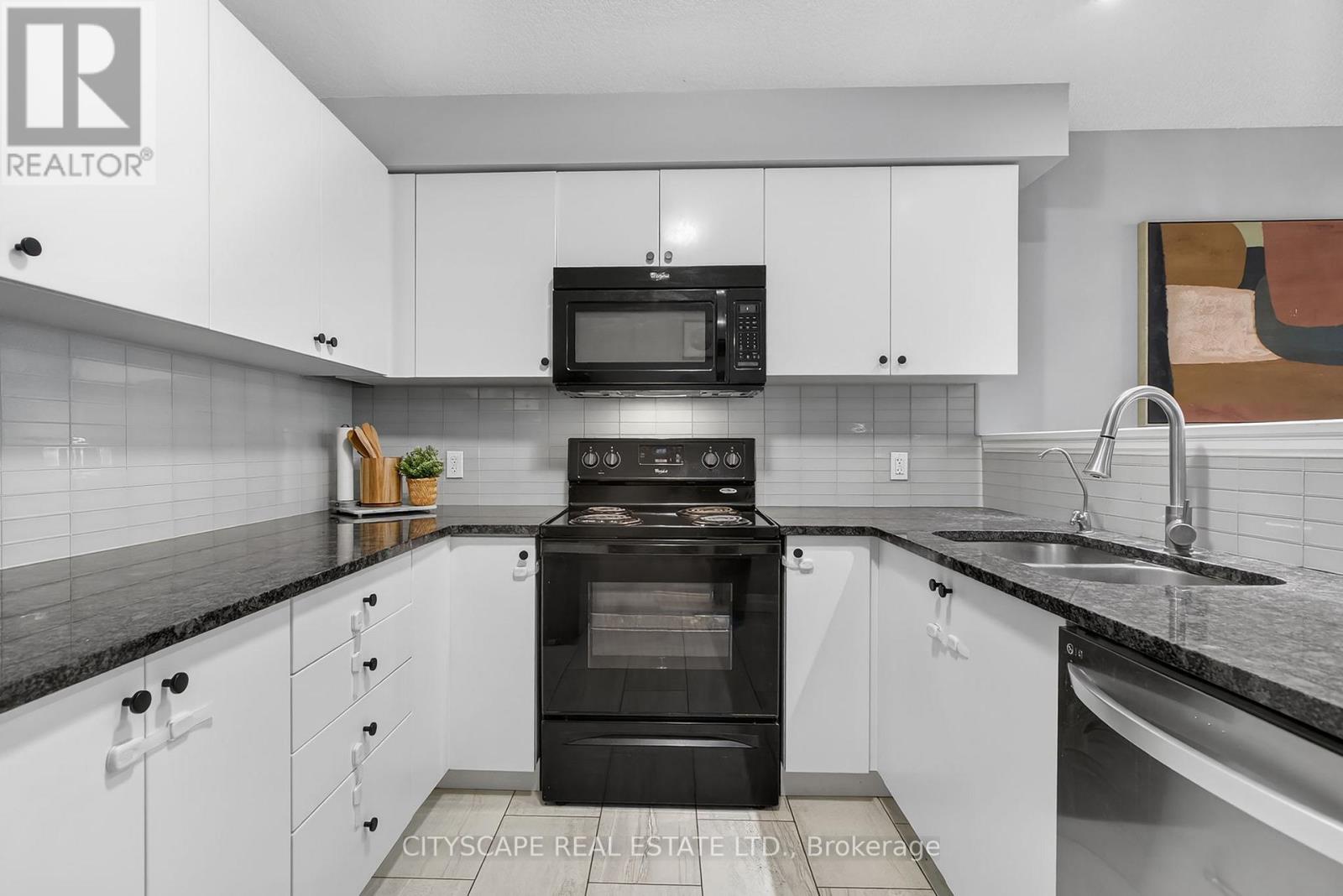 4 Nathan Court, Cambridge, Ontario  N1P 0B2 - Photo 4 - X12629688