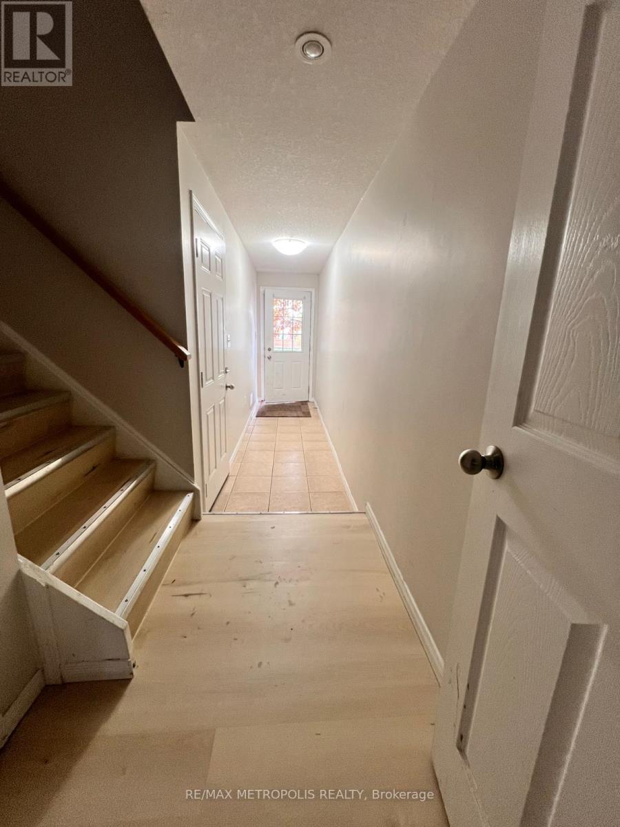 B10 - 155 Highland Crescent, Kitchener, Ontario  N2M 0A1 - Photo 2 - X12629716