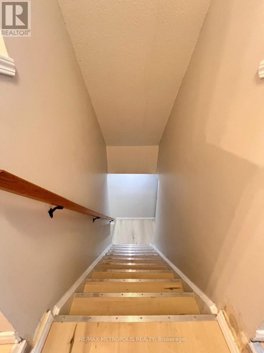 B10 - 155 Highland Crescent, Kitchener, Ontario  N2M 0A1 - Photo 3 - X12629716