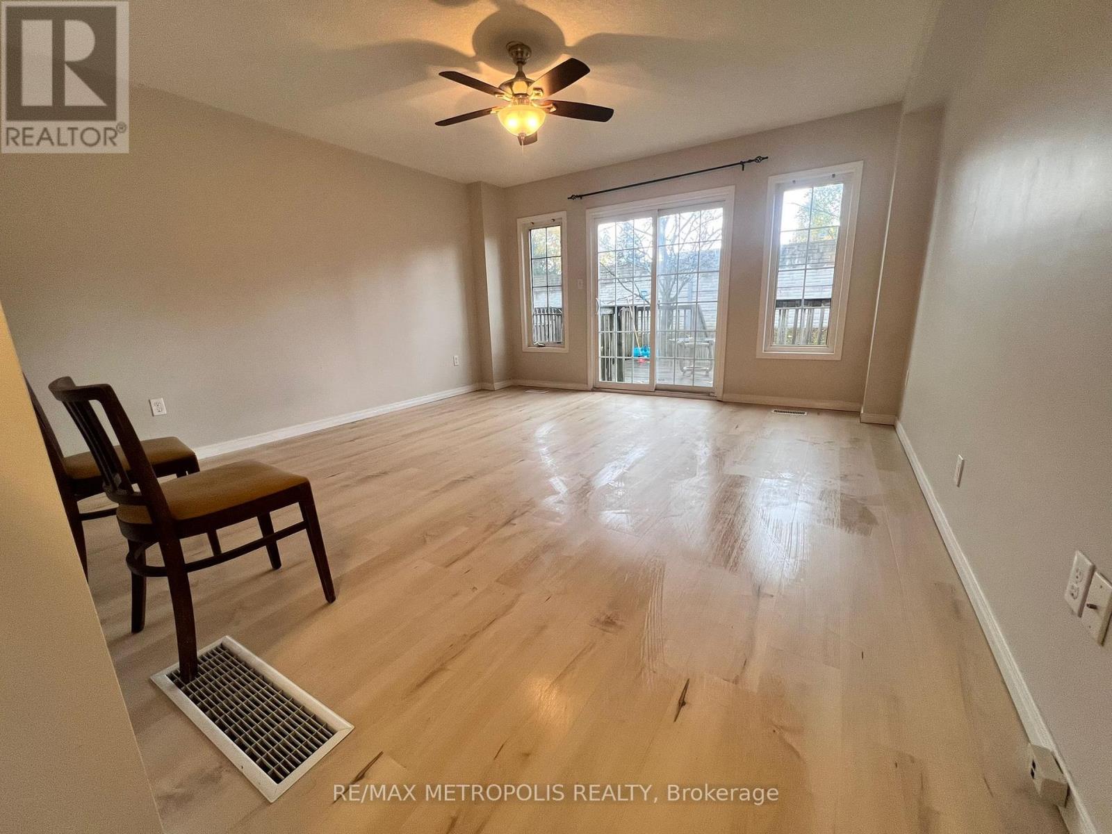 B10 - 155 Highland Crescent, Kitchener, Ontario  N2M 0A1 - Photo 4 - X12629716