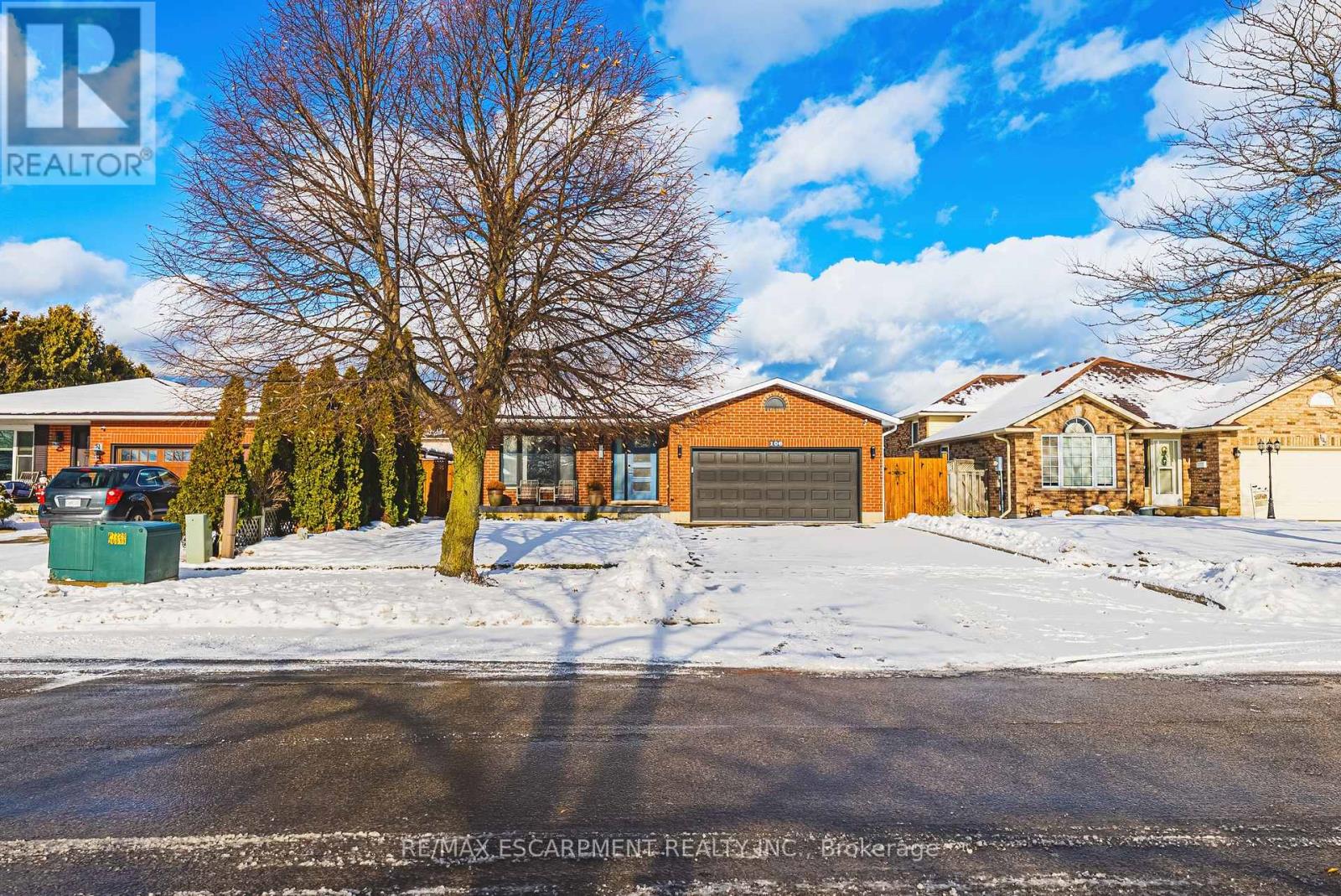 106 Highbury Drive, Hamilton, Ontario  L8J 3P2 - Photo 2 - X12629768