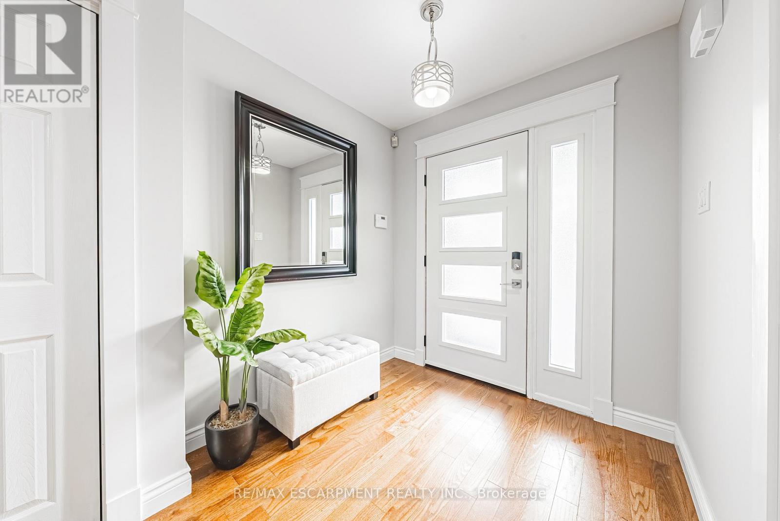 106 Highbury Drive, Hamilton, Ontario  L8J 3P2 - Photo 6 - X12629768